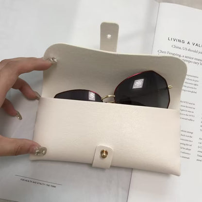 Estuche de Gafas Clásico de Cuero – Elegante y Duradero